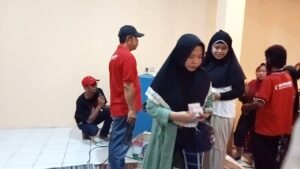 Caleg PDIP di Solear Tangerang, Bagi-Bagi Amplop Isi Uang Rp. 30 Ribu 2 IMG 20240124 WA0000