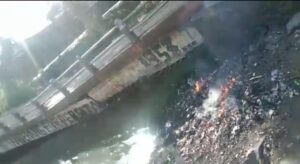 Jembatan Penghubung Antar Kampung di Pasar Kemis Tangerang Roboh 2 WhatsApp Image 2024 01 26 at 22.00.54