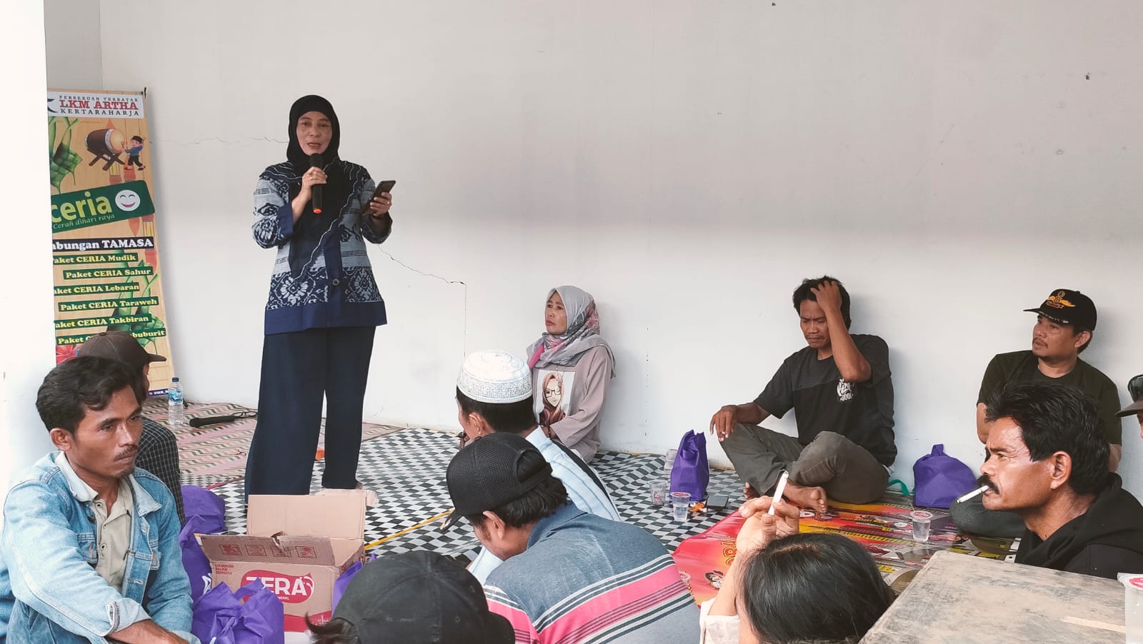 PT LKM AKR Gelar Sosialisasi Kredit dan Tabungan ke Pedagang di Pasar Kemiri 2 WhatsApp Image 2024 02 02 at 09.12.03