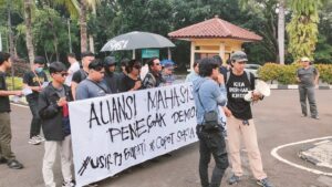 Mahasiswa Demo Terkait Pelanggaran Etik Sekda Hingga Korupsi RSUD Tigaraksa 2 WhatsApp Image 2024 05 02 at 23.52.44