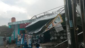 Puting Beliung Terjang Pohon dan Ruko di Jalan Pemda Tigaraksa 2 WhatsApp Image 2024 05 03 at 21.02.47