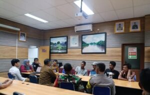 4 Pelaku Pembuang Sampah Liar di Bugel Tigaraksa Disergap TNI 2 WhatsApp Image 2025 11 06 at 00.03.22