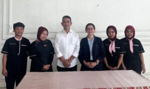 PT LKM Syariah AKR dan Koperasi BPS Teken MoU: Ratusan Pedagang Kecil di Pantura Tangerang Dapat Akses Pembiayaan Murah 2 WhatsApp Image 2025 11 13 at 23.43.33 1 e1763057203423