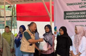 Gelar Baksos #WargaPeduliWarga Jilid 9: 98 Resolution Network Salurkan Ratusan Paket Sembako ke Driver Ojol 3 WhatsApp Image 2025 11 23 at 21.02.40