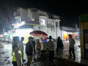 Sebelas Tempat Usaha di Taman Adiyasa Rusak Diterjang Puting Beliung 2 WhatsApp Image 2026 01 23 at 01.40.27 1